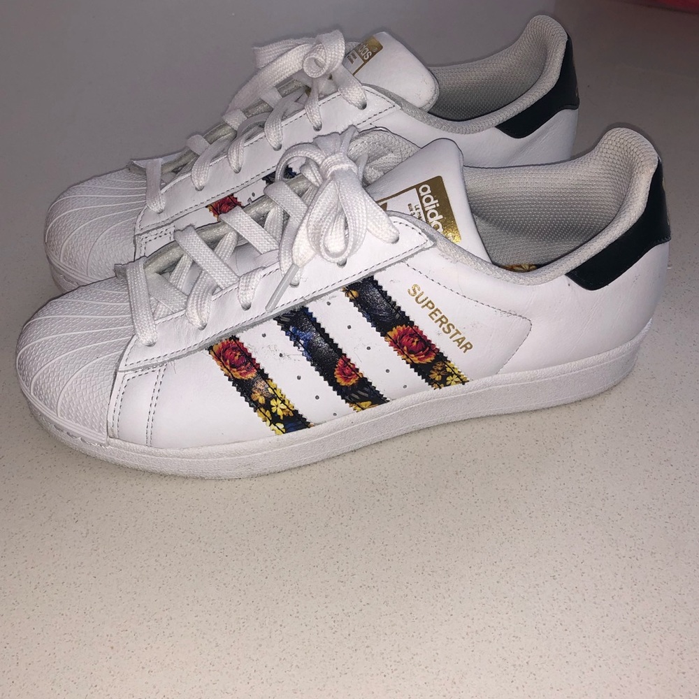 Adidas superstar shoes size 8